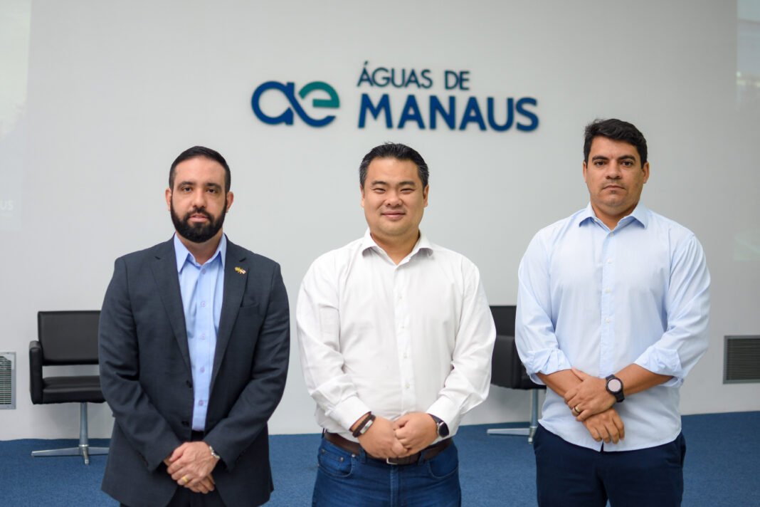 Jalil Fraxe (Procon-AM), Thiago Terada (Águas de Manaus) e Christiano Pinheiro (DPE-AM) - Foto João Pedro (Procon-AM)