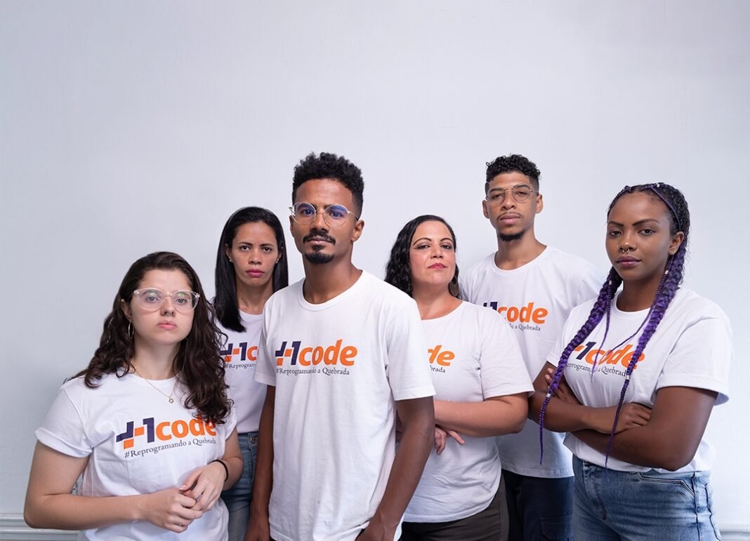 Equipe Mais1Code - Da esquerda para a direita Jheniffer Carolline, Bruna Carolina, Diogo Bezerra, Priscila Scardova, Tauan Matos e Priscila Santos - Foto: Erich Sacco