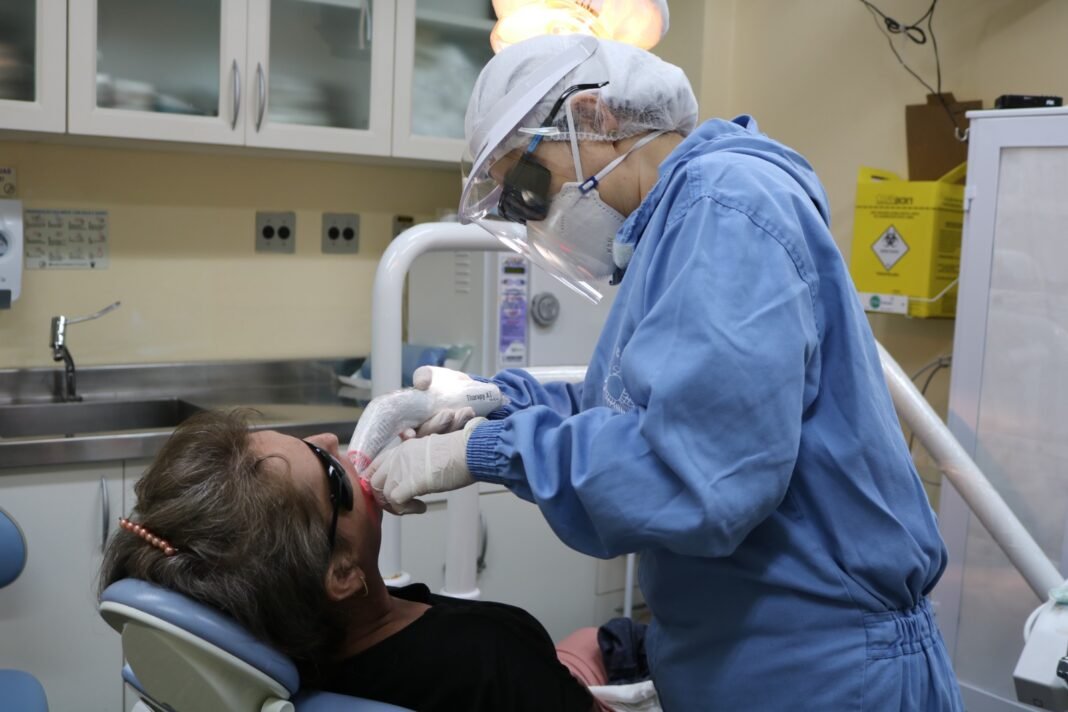 Laserterapia tem ajudado a melhorar a qualidade de vida de pacientes - Foto: Cibele Menezes / FCecon