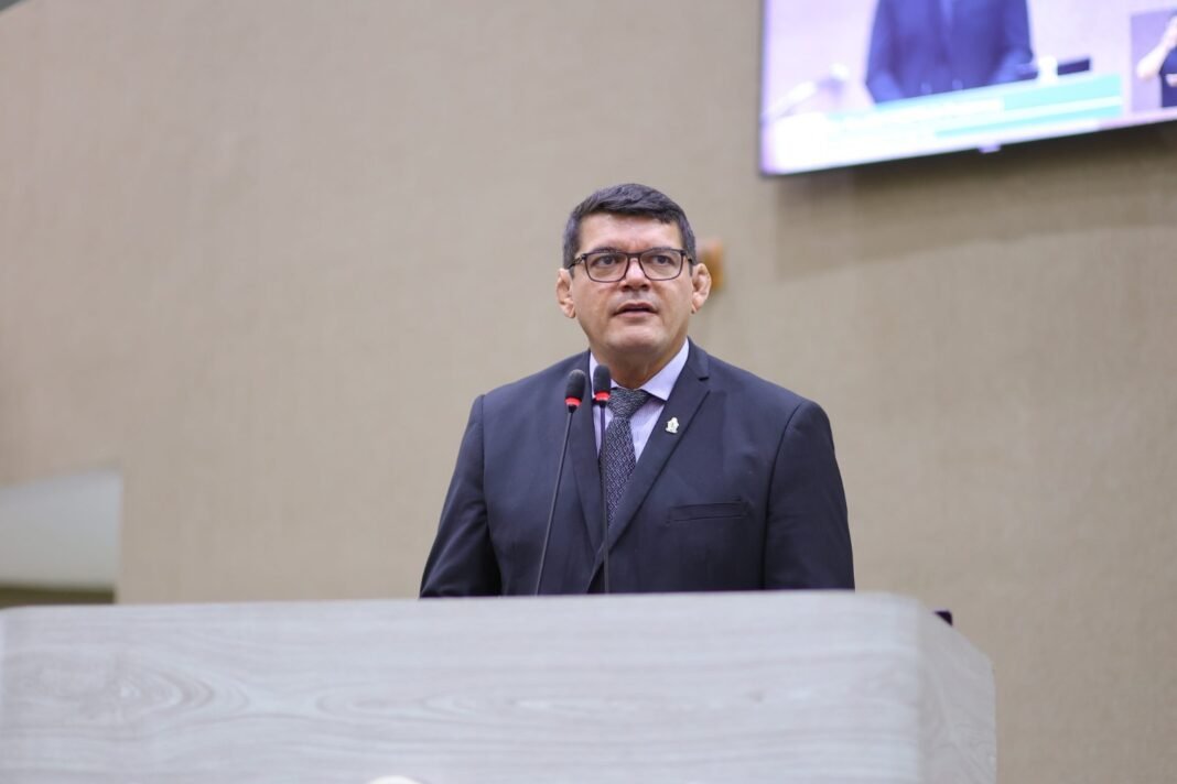 Foto: Divulgação / Assessoria Vereador Allan Campelo - Larissa Neponuceno e Emanuel Mendes Siqueira - (Presidência Podemos-AM)