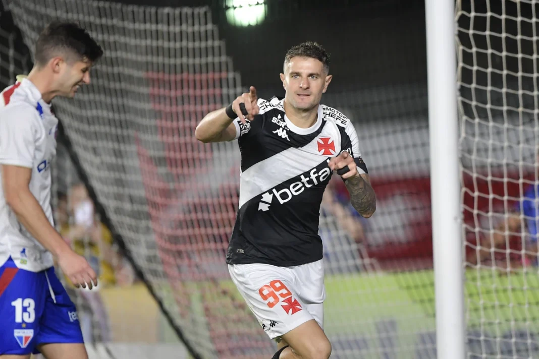 vegetti-marcou-dois-gols-na-vitoria-do-vasco-sobre-o-fortaleza-pelo-brasileirao-2730976-article